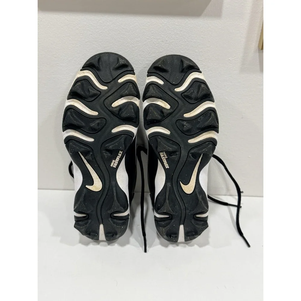 Nike Youth Baseball/Softball Cleats Black and White US Size 3.5Y